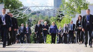 Merkel y Macron abogan por reforzar pacto nuclear con Irán