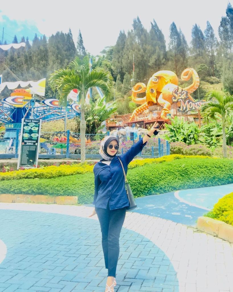 Mickey Holiday berastagi