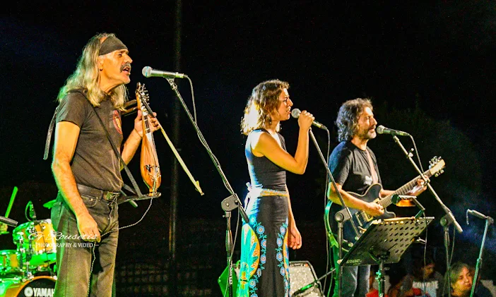 Οι "Χαΐνηδες" ξεσήκωσαν κυριολεκτικά την Γλώσσα Σκοπέλου | Η μεγάλη συναυλία μέσα από φωτό