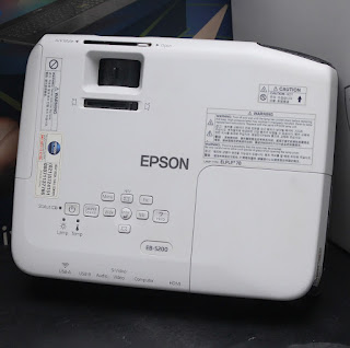 Jual Proyektor Epson EB-S200 Lumens ANSI 2700