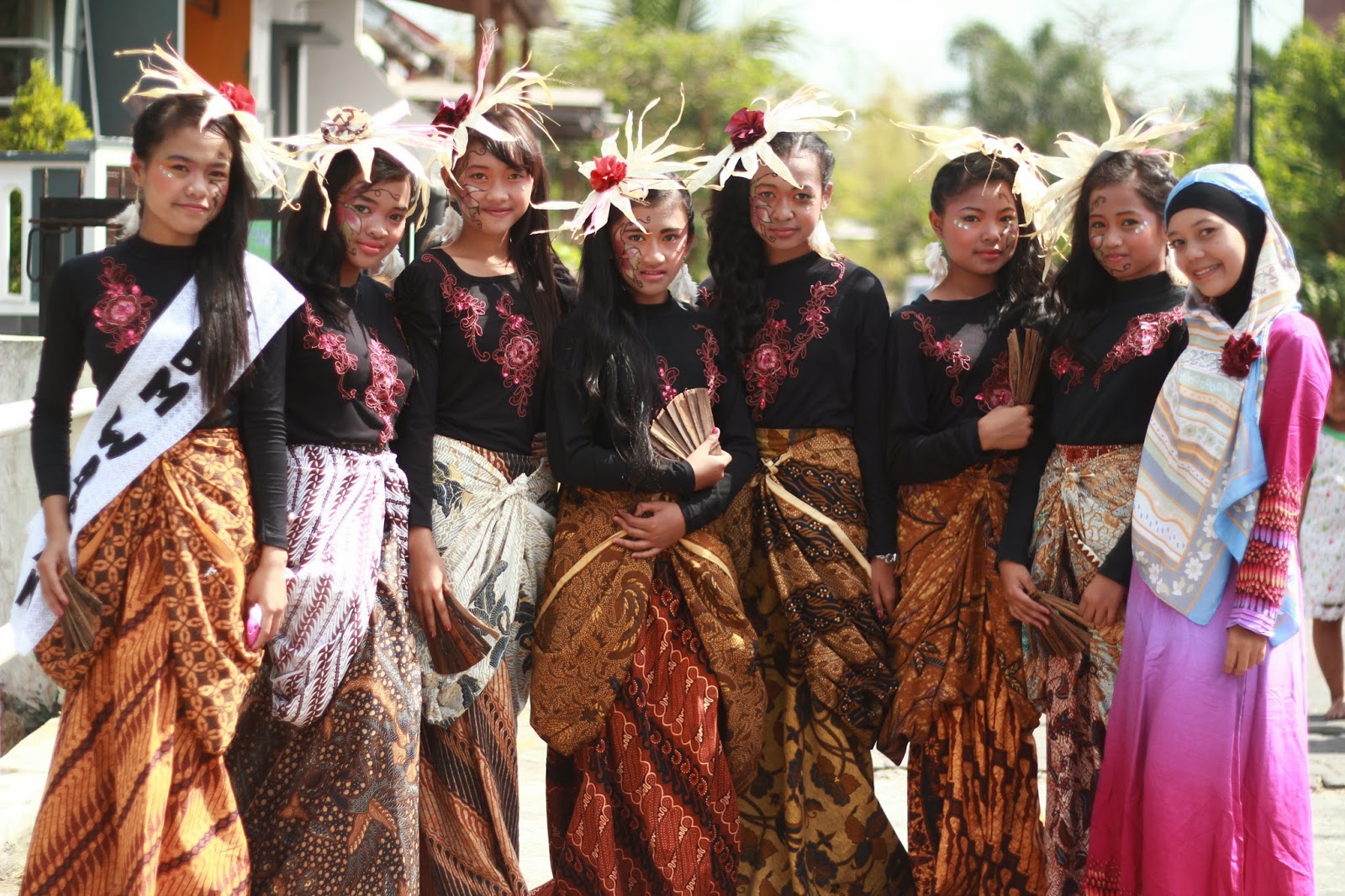 TBM Wacan KOSTUM KARNAVAL DARI BARANG  BEKAS 