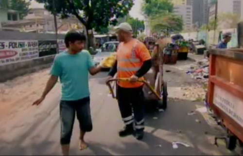 http://notifikasiku.blogspot.com/2012/01/kisah-tukang-sampah-dari-jakarta-yang.html