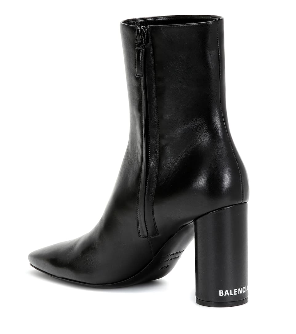 BALENCIAGA OVAL LEATHER ANKLE BOOTS SS 2021