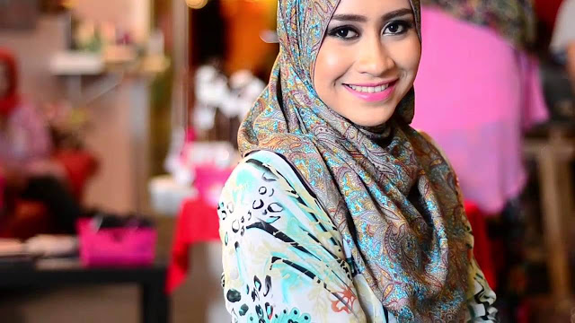 Hijab, A Girl In Veil: Step-by-Step Guide On Wearing Fashionable Hijab Veils