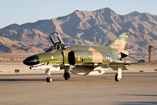 McDonnell Douglas F-4 Phantom II - Pesawat Pembom Tempur