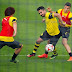 Gündogan está de volta! Meia participa de jogo-treino do Borussia Dortmund