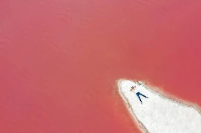  Although this salt lake already has lots of salt, it only turns pink when salt levels are higher than usual. There are also a few other factors such as high temperatures, lots of sunlight and a lack of rainfall required to turn the lake pink. 