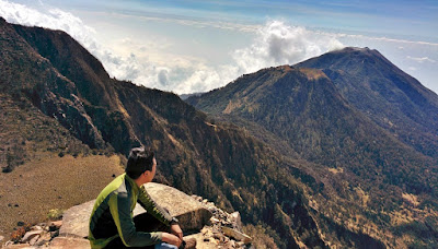 alasan dan manfaat mendaki gunung