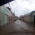 Chuva forte alaga ruas e água invade residências e comércios em Piritiba-BA