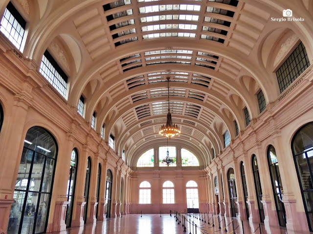 Vista ampla do Saguão da Estação Julio Prestes - Sala São Paulo nos Campos Elíseos - São Paulo