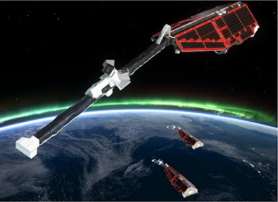  Nosso escudo protetor é bastante variável ao longo da superfície da Terra.  Mapa magnético da Terra  Observações da constelação de satélites Swarm, da Agência Espacial Europeia (ESA), estão permitindo construir o primeiro mapa detalhado de uma porção pouco conhecida do campo magnético da Terra - a exemplo do mapa gravitacional da Terra, feito pela sonda Goce.  E os dados mostram que nosso escudo protetor contra a radiação do espaço e as partículas do vento solar não é nada homogêneo.  Embora ainda haja muitas dúvidas sobre como o campo magnético da Terra se forma, os cientistas acreditam que a maior parte dele é gerada a profundidades superiores a 3.000 km pelo movimento de ferro fundido no núcleo externo.  Os 6% restantes são, em parte, devido às correntes elétricas no espaço que circunda a Terra e, por outro lado, devido às rochas magnetizadas na litosfera superior - a parte externa rígida da Terra, consistindo na crosta e no manto superior.  Campo magnético litosférico  Embora este campo magnético litosférico seja muito fraco e, portanto, difícil de detectar a partir do espaço, os instrumentos do trio de satélites Swarm mostraram-se capazes de mapear seus sinais magnéticos. Após três anos de coleta de dados, foi agora publicado o mapa de maior resolução feito até hoje desse campo.  "Ao combinar as medições do Swarm com os dados históricos do satélite alemão CHAMP e utilizando uma nova técnica de modelagem, foi possível extrair os minúsculos sinais magnéticos de magnetização da crosta," explicou Nils Olsen, da Universidade Técnica da Dinamarca.  O novo mapa mostra variações detalhadas no campo magnético litosférico, variações estas produzidas por estruturas geológicas na crosta terrestre.  Uma destas anomalias ocorre na República Centro-Africana, centrada em torno da cidade de Bangui, onde o campo magnético é significativamente mais nítido e mais forte. A causa dessa anomalia ainda é desconhecida, mas alguns cientistas especulam que ela pode ser o resultado do impacto de um meteorito, há mais de 540 milhões de anos.   Uma das anomalias no campo magnético litosférico foi detectada na região da República Centro-Africana.  Registro magnético na crosta  O campo magnético terrestre não é estável, ele encontra-se em um estado de fluxo permanente - sabe-se, por exemplo, que o campo magnético está em processo de enfraquecimento. O norte magnético também não é fixo, ele "vagueia", e a cada poucas centenas de milhares de anos a polaridade gira de modo que as bússolas passam a apontar para o sul em vez de apontar para o norte.  Quando uma nova crosta é gerada através da atividade vulcânica, principalmente ao longo do fundo do oceano, os minerais ricos em ferro no magma que se solidifica são orientados para o norte magnético, capturando assim uma "foto" do campo magnético no estado em que se encontrava quando as rochas esfriaram.  Como os polos magnéticos se invertem ao longo do tempo, os minerais solidificados formam "riscas" no fundo do mar, o que permite ler os registros da história magnética da Terra.   Os três satélites da missão Swarm voam em formação, mapeando todos os detalhes do magnetismo terrestre.  O mapa elaborado agora fornece uma visão global sem precedentes dessas faixas magnéticas associadas à tectônica de placas - intimamente ligada ao vulcanismo - refletidas nas cristas oceânicas.  "Estas riscas magnéticas são evidências das reversões dos polos e analisar as impressões magnéticas do fundo do oceano permite a reconstrução de mudanças antigas no núcleo. Também ajudam a investigar os movimentos da placa tectônica," reafirmou Dhananjay Ravat, da Universidade de Kentucky, nos EUA. "O novo mapa define as características do campo magnético até cerca de 250 km e ajudará a investigar a geologia e as temperaturas na litosfera da Terra."  FONTE: ESA