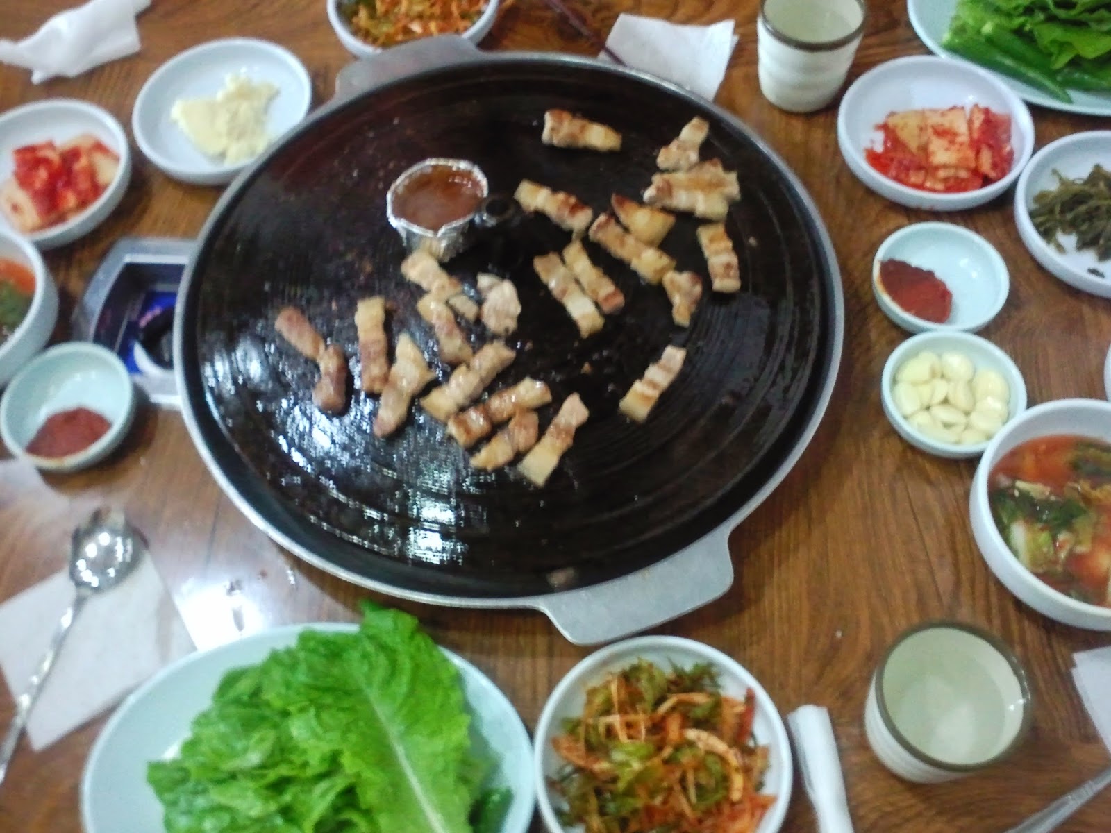 Carne alla brace in Corea, barbecue coreano al ristorante, Samgyeopsal (삼겹살)