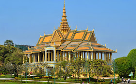 the royal palace phnom penh cambodia