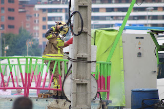 21 personas quedan colgadas a 40 metros por la avería en las barracas