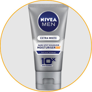 Beiersdorf Nivea Men Extra White Dark Spot Minimizer Moisturizer It doesn't feel sticky. Men will be comfortable wearing it. Especially for men, you should not miss the black spot removal product from Nivea Men. This moisturizer contains a whitnat vita complex which is ten times stronger than vitamin C in lightening dark spots. The texture is not sticky and is specially formulated for Indonesian men's skin. With healthy, well-groomed facial skin, of course you will be more confident.