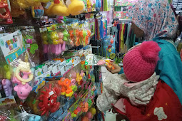 Beli Mainan Anak di Pasar Wonokriyo Gombong Kebumen (HADIAH ULTAH RAINA DARI GRANDMA) 