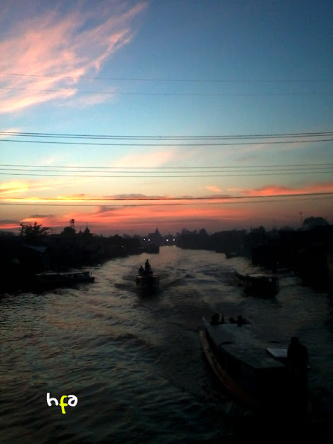 aktivitas pagi di sungai kuin banjarmasin