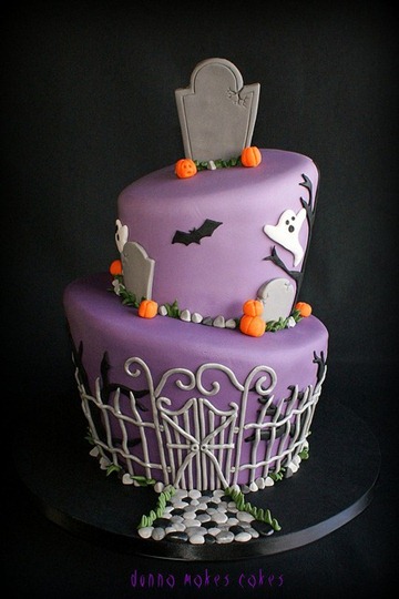 purple-halloween-cake