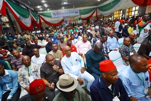 PHOTOS: Atiku, Obi Visit Abia, Meet With Aba Business Community..Buhari Must Go! - Atiku Abubakar Tells Igbo Business Community In Aba 