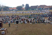 STAF DAN PERANGKAT DESA AWILUAR DAN WARGA MASYARAKAT SANGAT ANTUSIAS MELAKSANA KAN SHOLAT ISTISQO DI LAPANGAN DESA AWILUAR