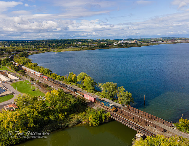 CSXT 3365 leading M364 is about to cross Onondaga Creek at the south end of Onondaga Lake.