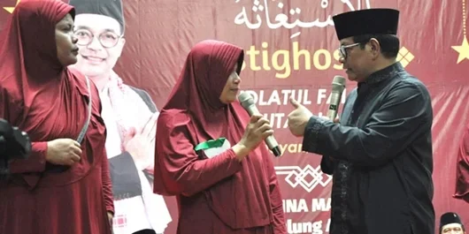 Pramono Berusaha Yakinkan Emak-emak Kalau Jokowi Rajin Ibadah