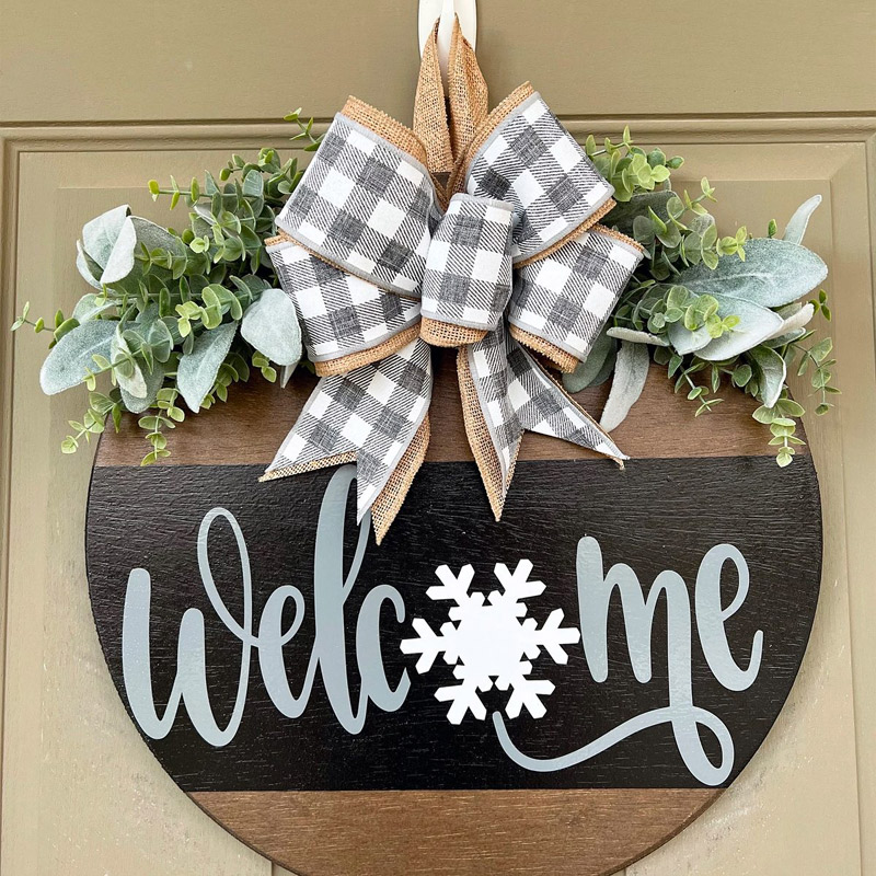 14 Holiday Door and Porch Decorating Ideas