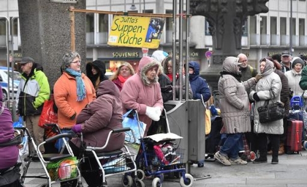 Μήπως τα προγράμματα για την αντιμετώπιση της φτώχειας εντέλει την ενέτειναν;