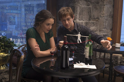 Image of Joseph Gordon-Levitt and Charlotte Le Bon in The Walk