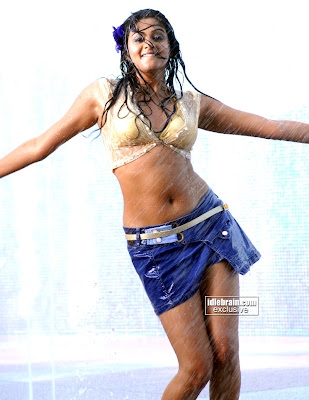 Hot Priyamani Sexy & Wet Pictures From Drona