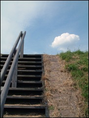 trap omhoog naar de wal
