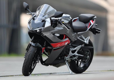 2016 Hyosung GT300R front view HD Images