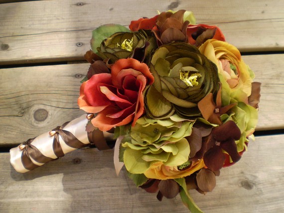 A lovely fall wedding bouquet from Ardesign features gold and green silk 