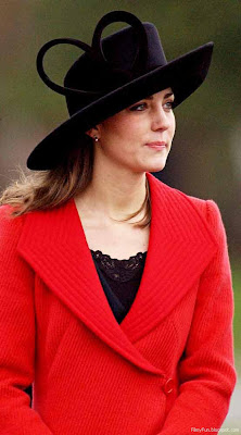 kate_middleton_in_red_and_black_ensemble_FilmyFun.blogspot.com