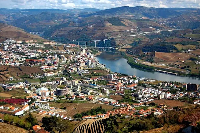 Algumas razões para uma visita, mais ou menos prolongada, à cidade da Régua e arredores