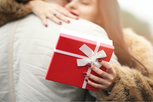 Valentine’s Day Gift Items for Girlfriend