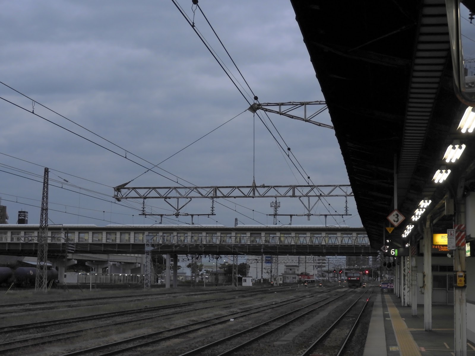 変電 饋電 き電 通信のもろもろ 618 Jr東日本 特殊ビームの利用 重スパンビームと加圧ビーム 交流電化区間