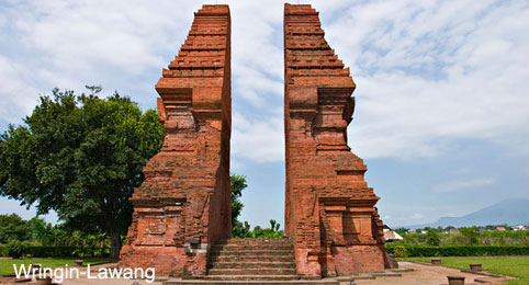 Gerbang Kerajaan Majapahit di Candi Wringin  Lawang  oleh 