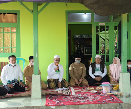 Wali Kota Sukabumi Menyalurkan Hewan Qurban 