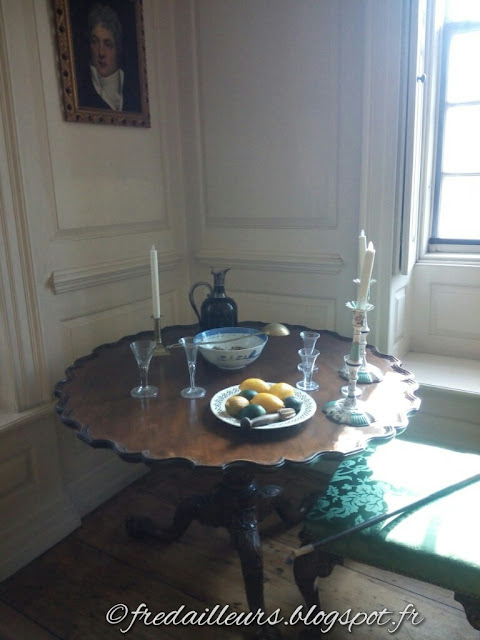 New York, Van Cortlandt House table