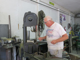 cutting a metal rod