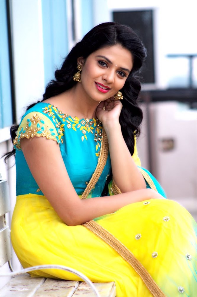 Actress Sreemukhi Latest HD Images