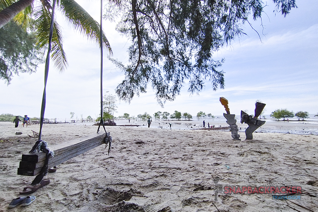 Keris dan Buaian Pantai Batu Laut