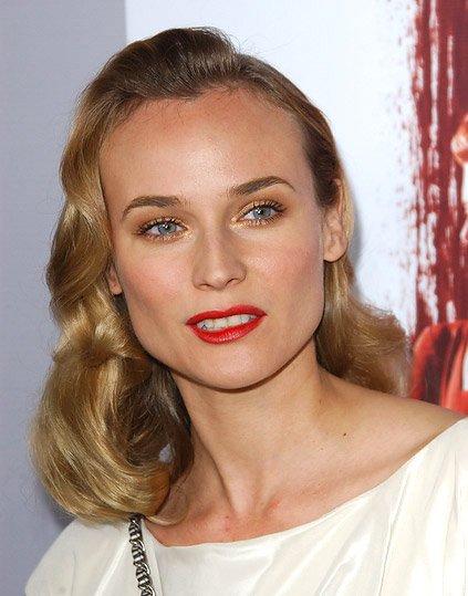 Diane Kruger en photocall con pelo ondulado