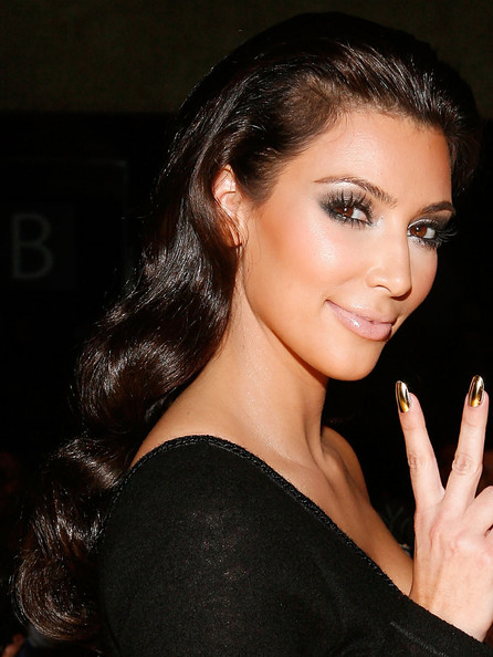 Top Beautiful Women Hairstyles brings you Kim Kardashian 2010 Long Wavy