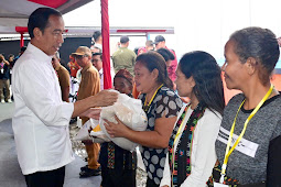 Jokowi Bagikan Bantuan CBP kepada Sejumlah Keluarga Penerima Manfaat 