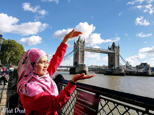 Thames River Cruise London Tower Bridge