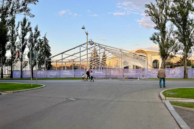 ВДНХ, Сибирский проезд, Кольцевая дорога, строящийся павильон выставки «Россия»