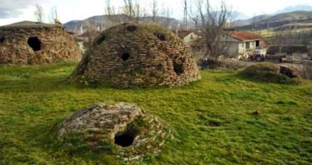 Almusda bulunan tarihi hamam harabeye döndü