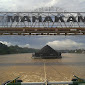 Jembatan Sungai Mahakam Kembali Ditabrak Tongkang